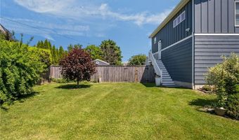 97 Eustis Ave 2, Newport, RI 02840