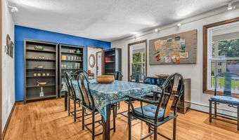 8 Sassafras Ln, Clinton, CT 06413