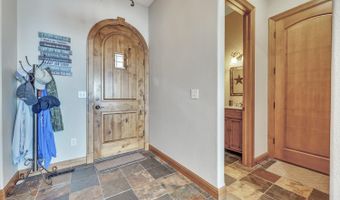 325 Lakeshore Dr, Arnolds Park, IA 51331