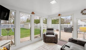 307 21st St NW, Austin, MN 55912