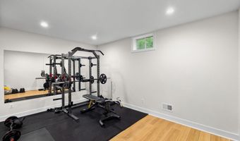 9501 WILDOAK Dr, Bethesda, MD 20814
