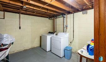 207 S 11th St, Beresford, SD 57004