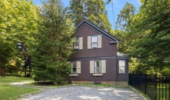 37 Concord Dr, Middletown, RI 02842