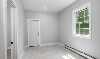 1008 Toll Gate Rd, Warwick, RI 02886