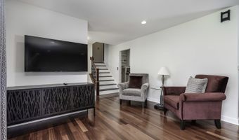 1631 S Surrey Ridge Dr, Arlington Heights, IL 60005