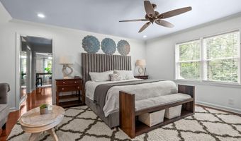 11806 E Arbor Dr, Anchorage, KY 40223