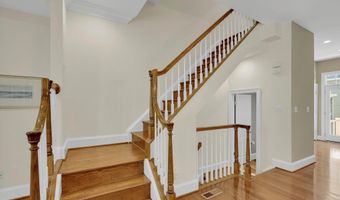 1818 POTOMAC GREENS Dr, Alexandria, VA 22314