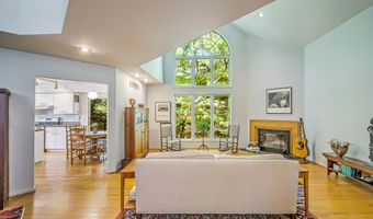 555 Glendale Cir, Ann Arbor, MI 48103