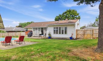 11 James Dr, Albany, NY 12211