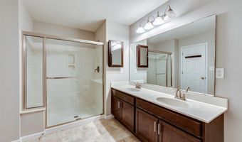 925 Meramec Grove Dr, Ballwin, MO 63021