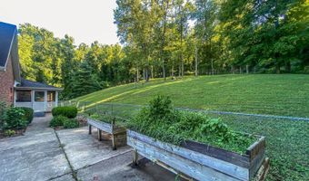 136 Lock Ln, Alum Creek, WV 25003