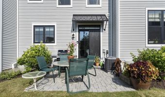 5 W Cross Trl 5, Danbury, CT 06810