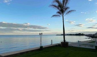 21 Groveway 21, Clinton, CT 06413