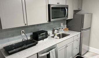 7703 NEWCASTLE Dr, Annandale, VA 22003
