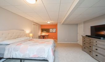 211 Thompson Dr, Atkins, IA 52206