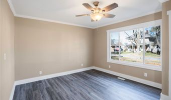 217 N 6th St, Adel, IA 50003