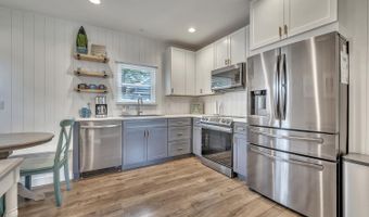 41 Dewey St, Arnolds Park, IA 51331