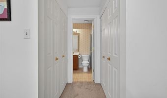 1315 Holgate Dr B, Ballwin, MO 63021