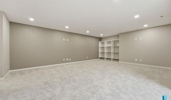 405 N Sunshine Ave, Brandon, SD 57005