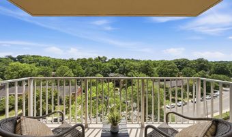 1225 MARTHA CUSTIS Dr 717, Alexandria, VA 22302
