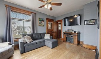 207 N Davis St, Anamosa, IA 52205