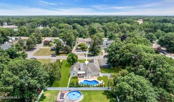 490 Arlington Ave S, Bayville, NJ 08721