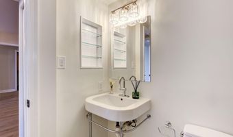 4808 MOORLAND Ln 711, Bethesda, MD 20814