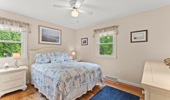 8 Stackpole Cir, Bourne, MA 02532