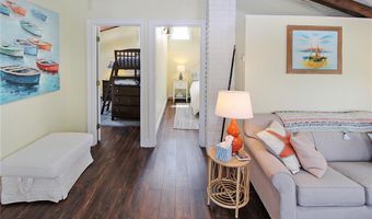 28 W Narragansett Ave, Newport, RI 02840