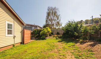 520 5TH St, Bandon, OR 97411