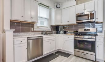 54 W 4TH St, Bayonne, NJ 07002