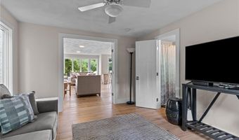 8 Woodsia Rd, Narragansett, RI 02874