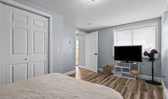 137 Overlook Dr, Warwick, RI 02818