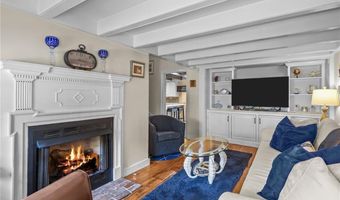 27 King St, East Greenwich, RI 02818