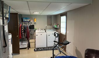 508 E Kirkwood Dr, Aurora, MO 65605