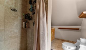 43 Pearl St, Lincoln, RI 02838