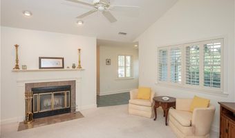 318 Corey Ln, Middletown, RI 02842