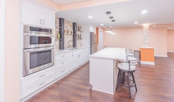 2376 Westbrooke Cir S, Ann Arbor, MI 48105