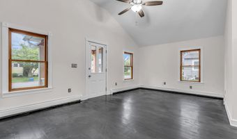 19 CENTER St, Barnegat, NJ 08005