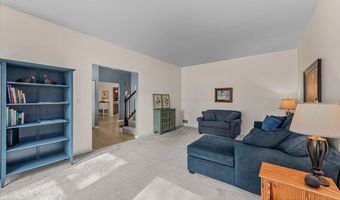 1820 Crofton Dr, Algonquin, IL 60102