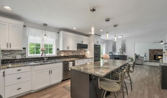 537 Pingree Hill Rd, Auburn, NH 03032
