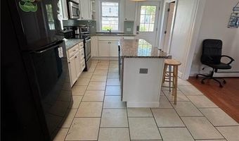 20 Narragansett Ave, Newport, RI 02840