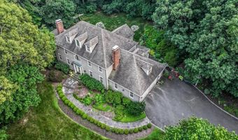 2 Raven Crest Dr, Bethel, CT 06801