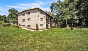 4939 AMERICANA Dr 106, Annandale, VA 22003