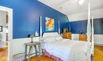 44 Washington Rd, Barrington, RI 02806