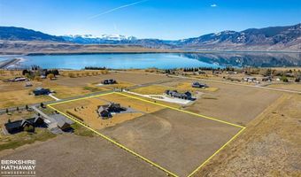 17 Patriot Dr, Cody, WY 82414