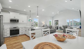 4059 Robin St, Bay St. Louis, MS 39520