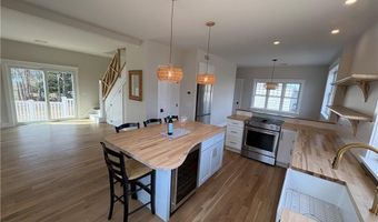 19 Traymore St, Charlestown, RI 02813