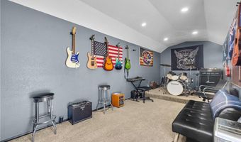 13931 Falling Leaf Rd, Apple Valley, CA 92307