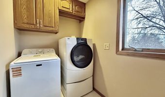 12925 Prairiewood Dr, Aberdeen, SD 57401